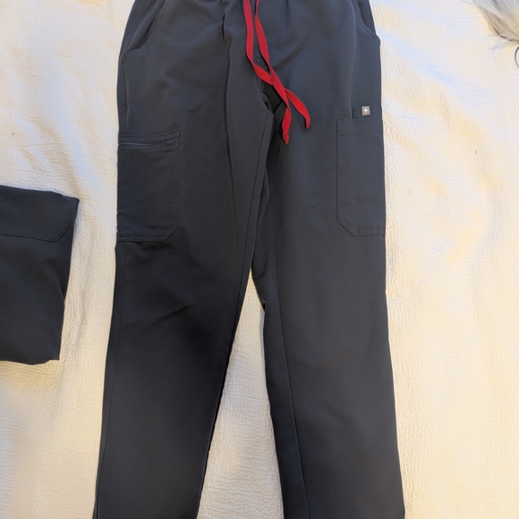 FIGS Scrub Set - Picture 5 of 7